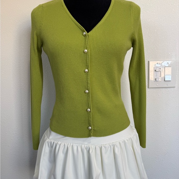 Green Ribbed Button-Up Cardigan - Picture 2 of 5